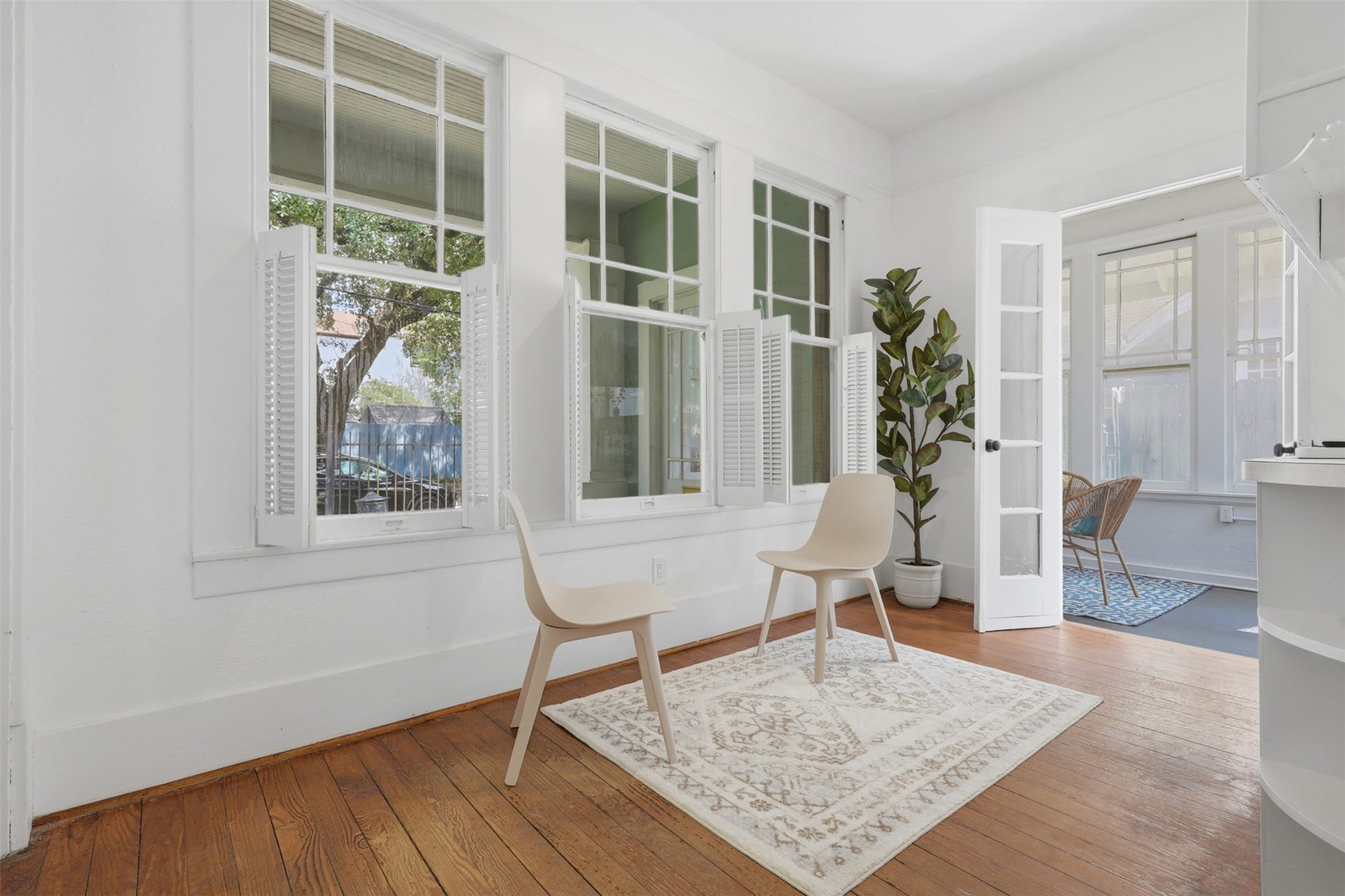 3308 Yupon Street, Houston, TX 77006 3308 Yupon Street, Houston, TX 77006