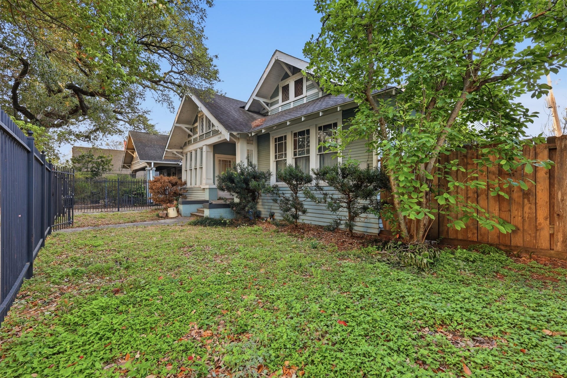 3308 Yupon Street, Houston, TX 77006 3308 Yupon Street, Houston, TX 77006