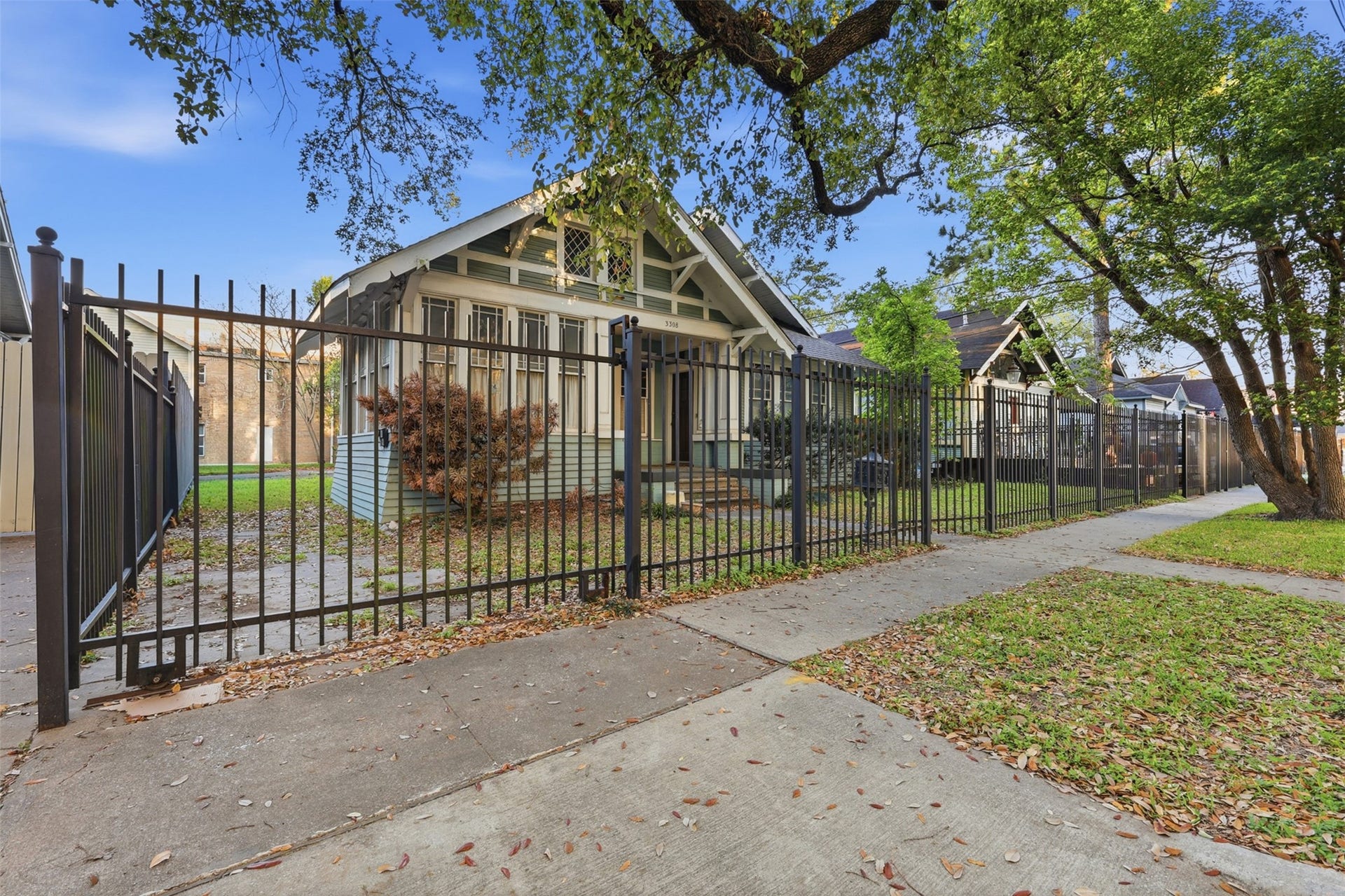 3308 Yupon Street, Houston, TX 77006 3308 Yupon Street, Houston, TX 77006