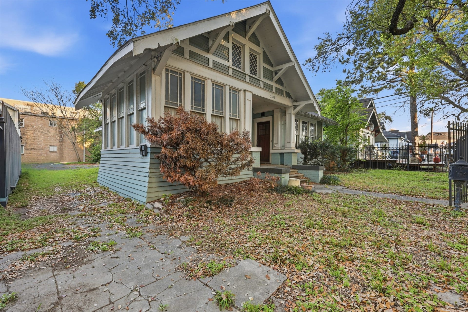 3308 Yupon Street, Houston, TX 77006 3308 Yupon Street, Houston, TX 77006