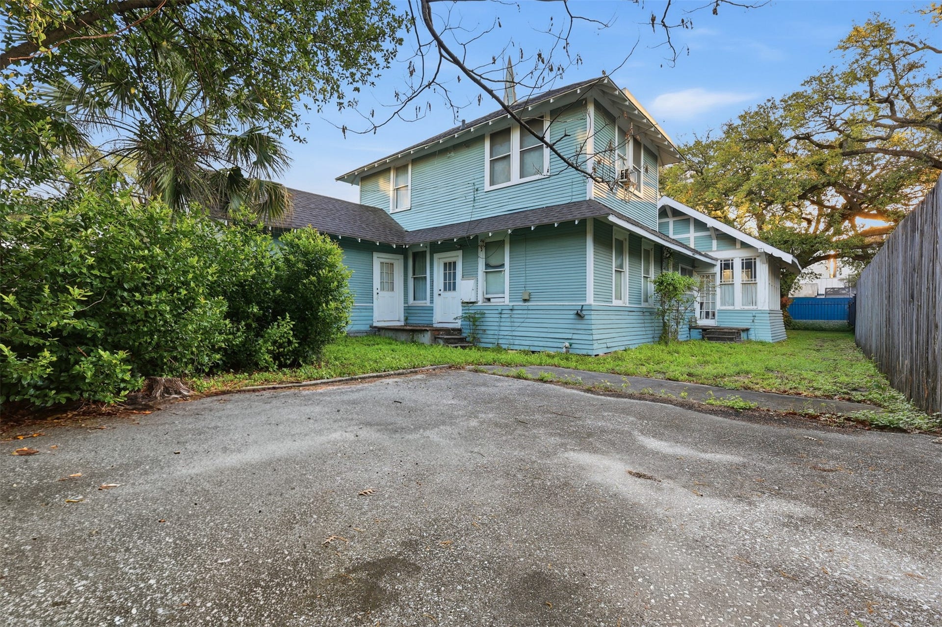 3308 Yupon Street, Houston, TX 77006 3308 Yupon Street, Houston, TX 77006