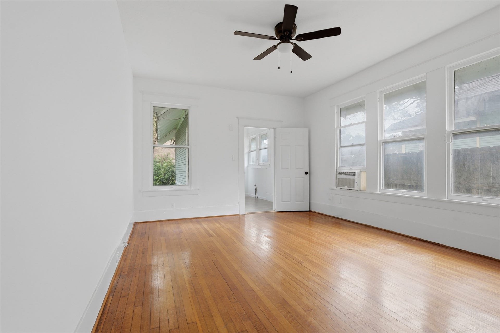 3308 Yupon Street, Houston, TX 77006 3308 Yupon Street, Houston, TX 77006