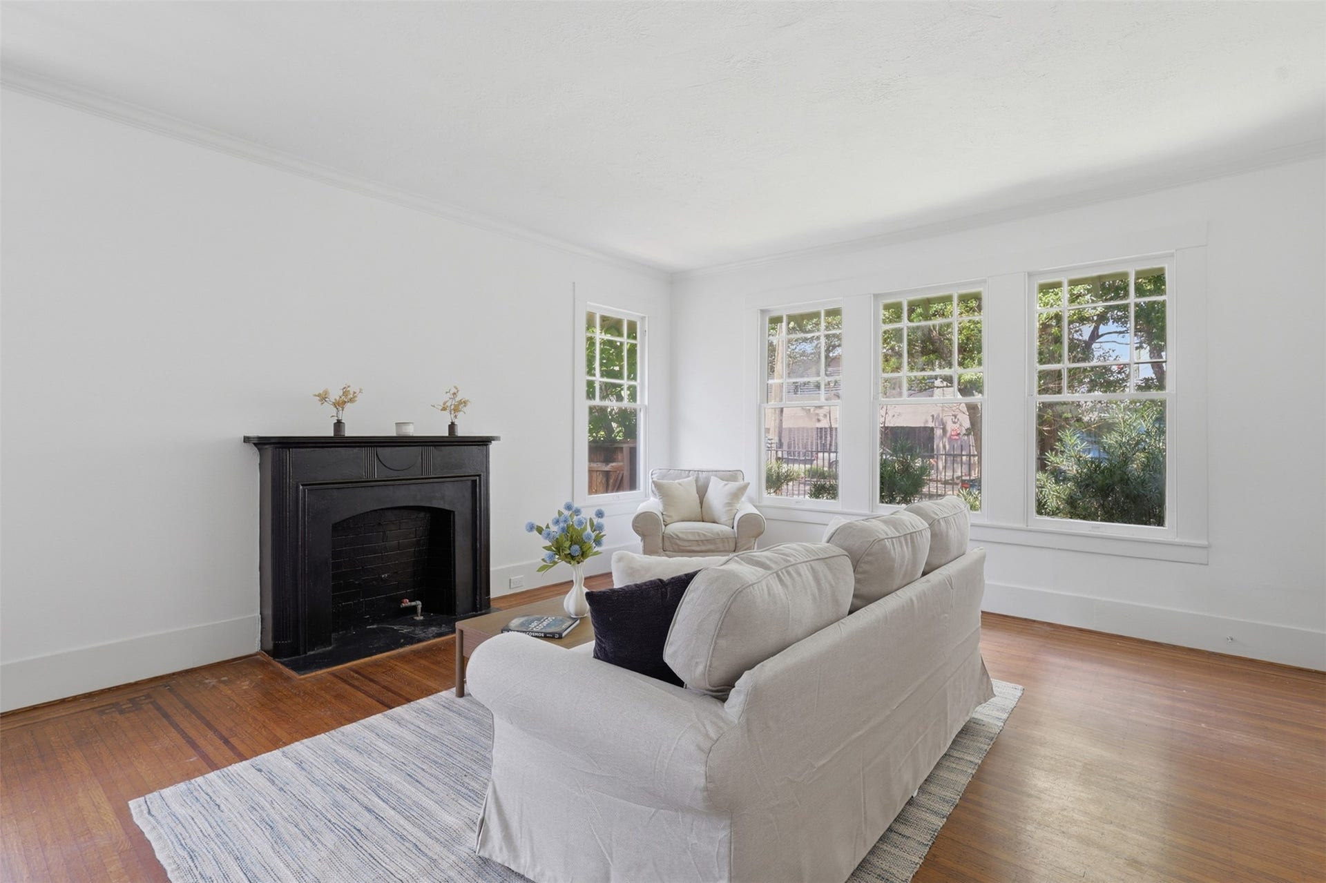 3308 Yupon Street, Houston, TX 77006 3308 Yupon Street, Houston, TX 77006