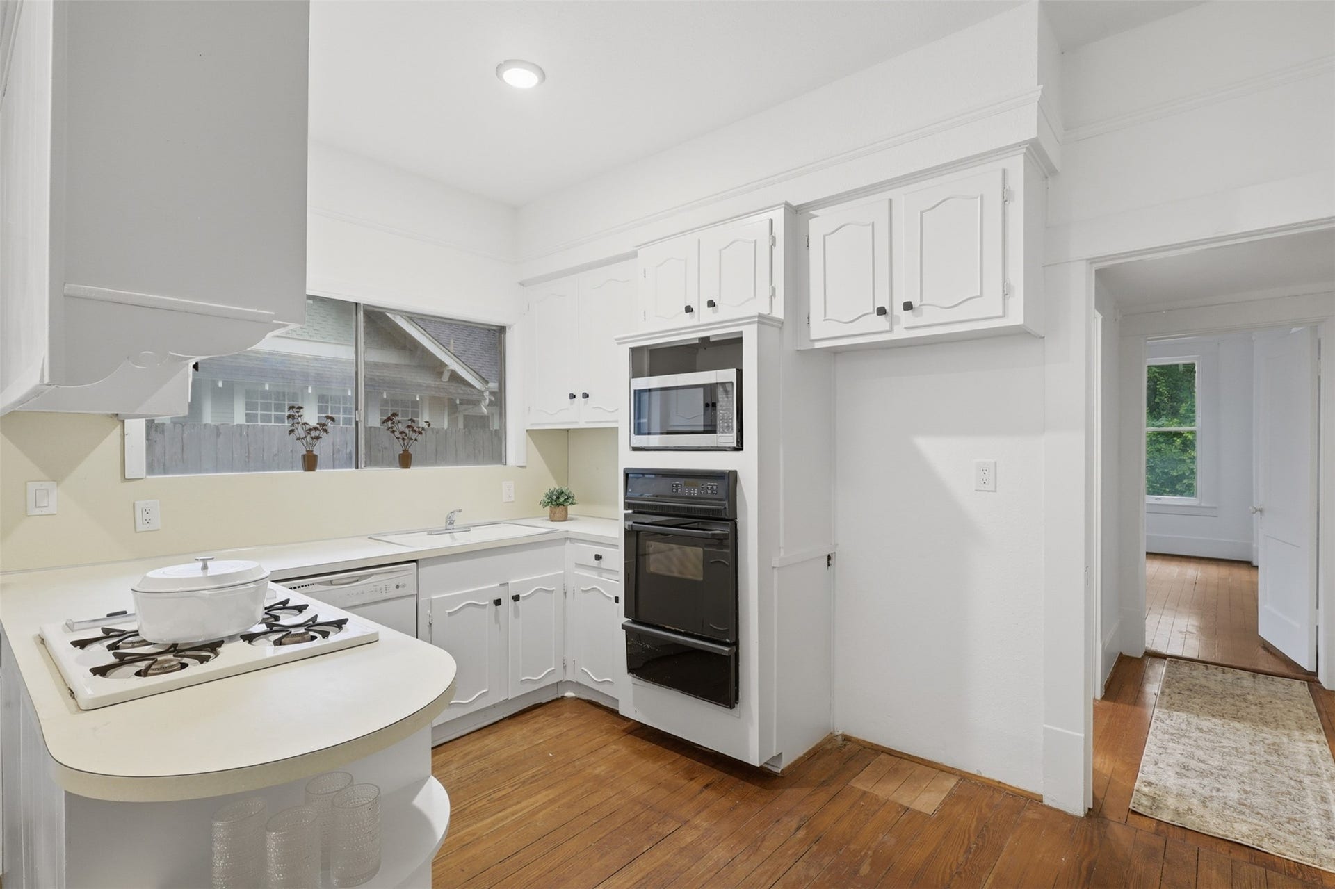 3308 Yupon Street, Houston, TX 77006 3308 Yupon Street, Houston, TX 77006