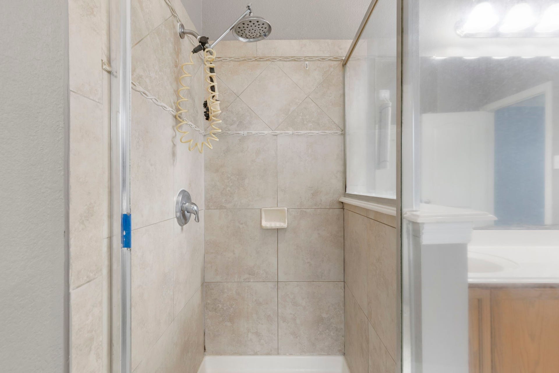 8022 N Tarrytown Crossing Drive, Conroe, TX 77304 Luxurious primary bathroom featuring a sleek tiled shower and modern fixtures for a spa-like retreat.