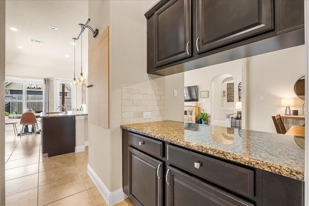 1413 Coffee Mill Court, League City, TX 77573 Butler's pantry
