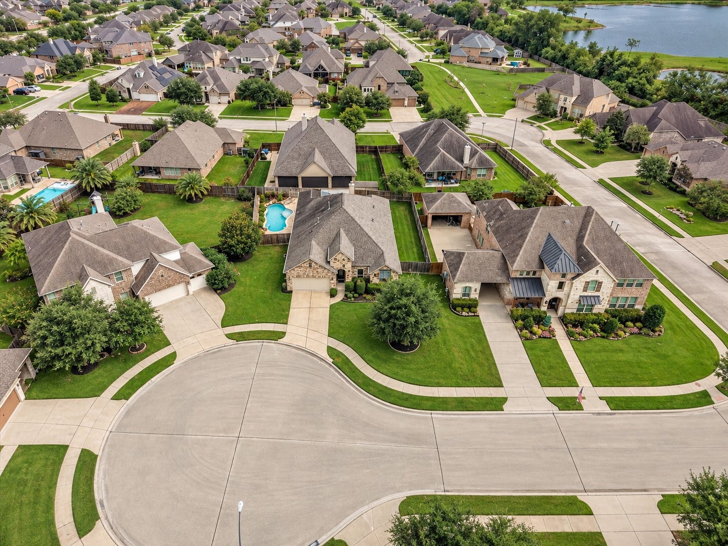 1413 Coffee Mill Court, League City, TX 77573 Welcome to this stunning and immaculately maintained single-story retreat nestled on a 0.23-acre cul-de-sac lot with a sparkling private pool and extended covered patio.