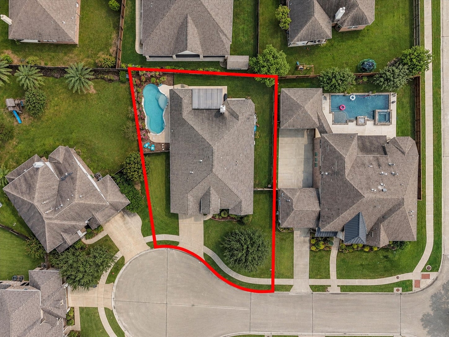 1413 Coffee Mill Court, League City, TX 77573 Welcome to this stunning and immaculately maintained single-story retreat nestled on a 0.23-acre cul-de-sac lot with a sparkling private pool and extended covered patio.