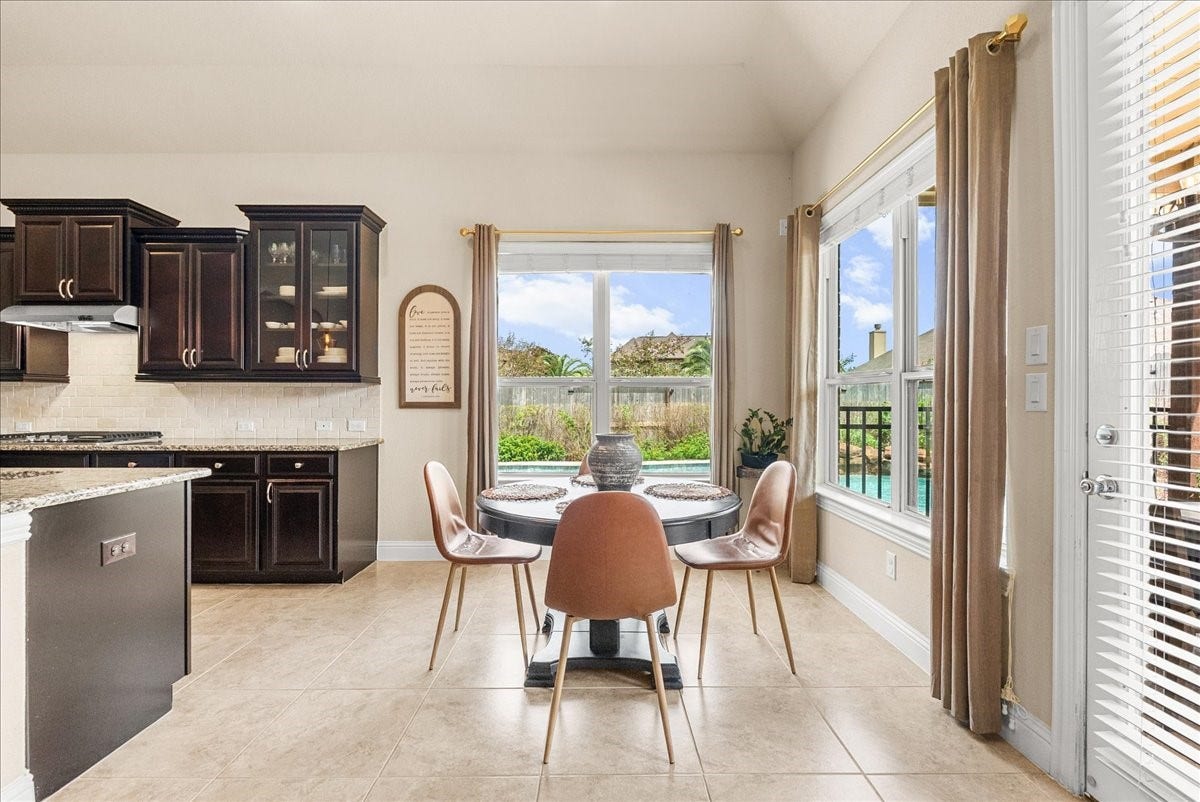 1413 Coffee Mill Court, League City, TX 77573 Enjoy morning coffee in the breakfast area overlooking the backyard oasis.
