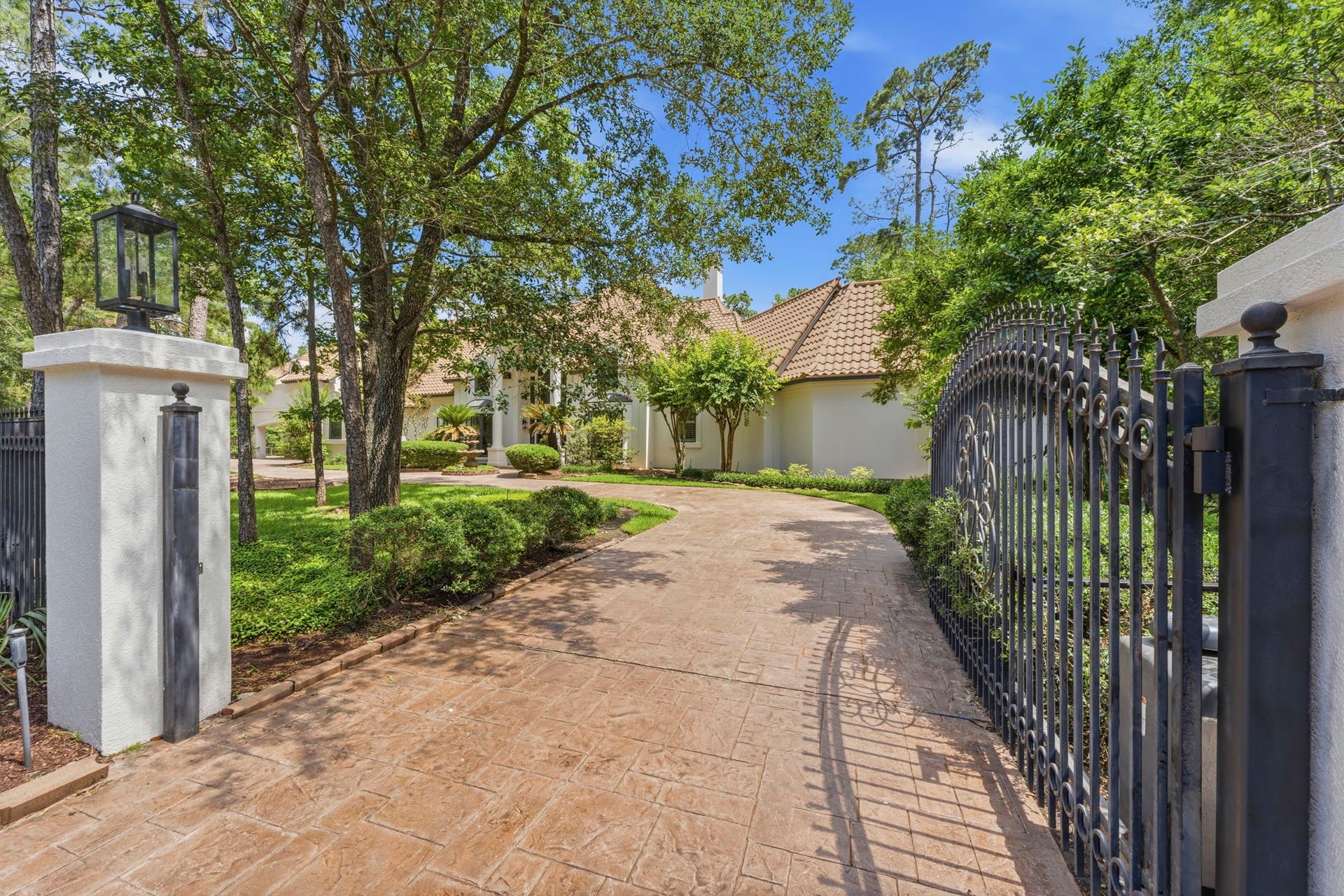63 NW Chancery Place NW, The Woodlands, TX 77381 63 NW Chancery Place NW, The Woodlands, TX 77381