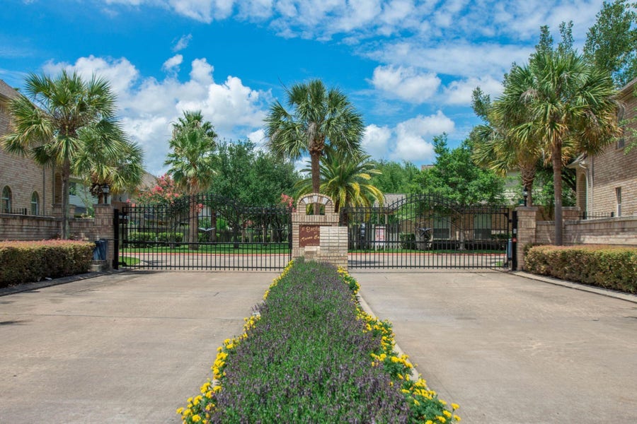 Property photo for 7511 S Linpar Court, Houston, TX