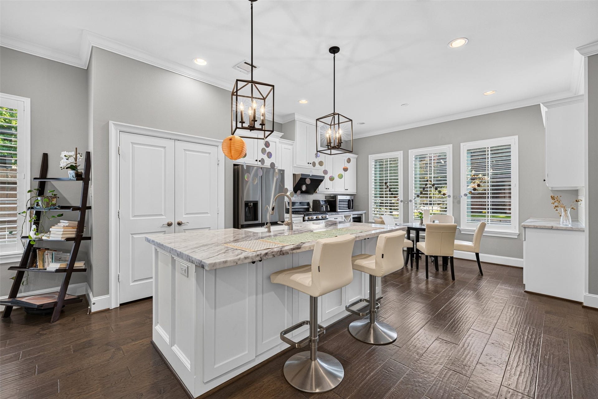 2502 Radcliffe Street, Houston, TX 77007 2502 Radcliffe Street, Houston, TX 77007