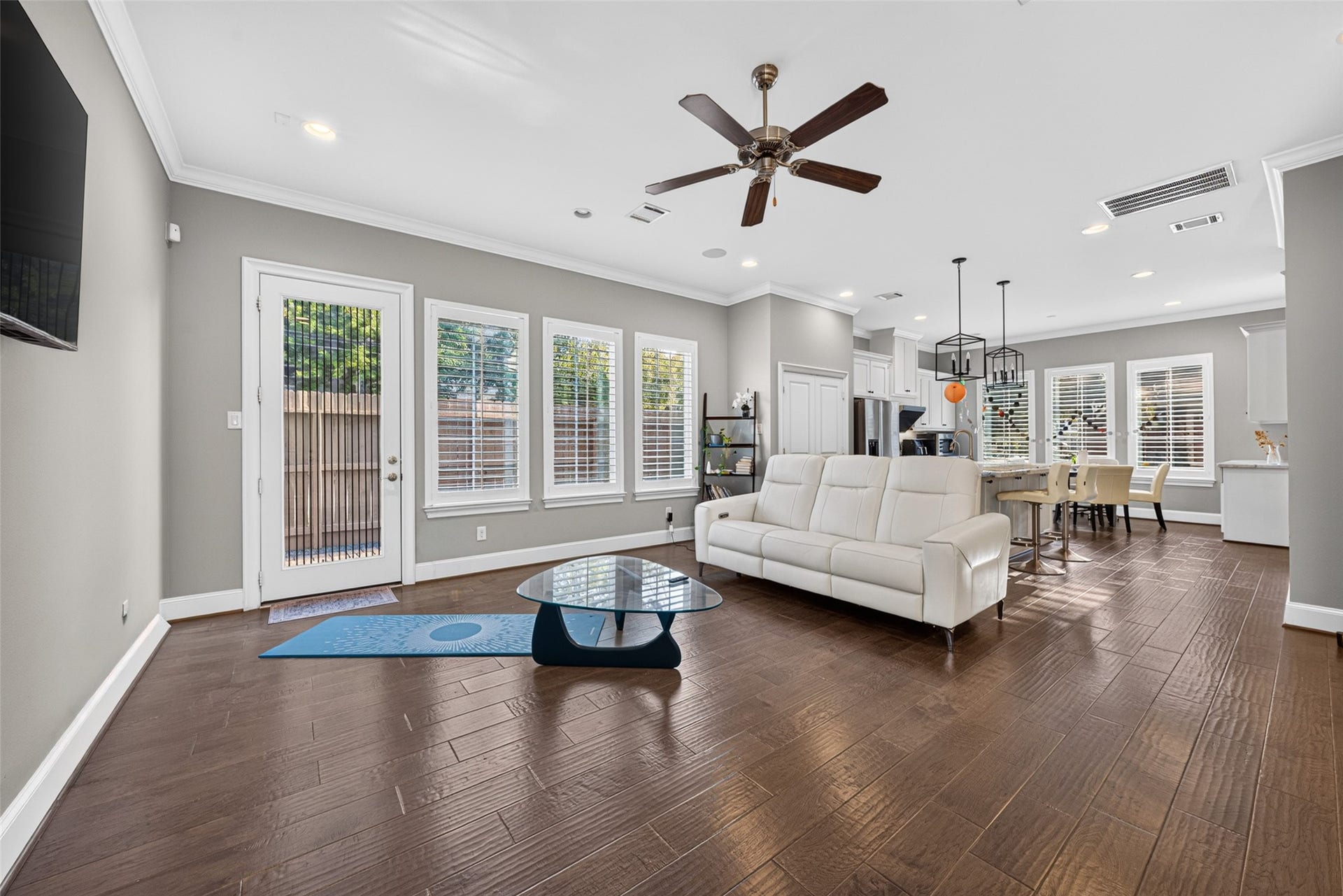 2502 Radcliffe Street, Houston, TX 77007 2502 Radcliffe Street, Houston, TX 77007
