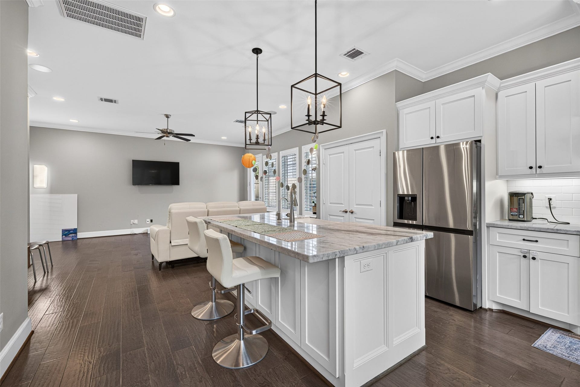 2502 Radcliffe Street, Houston, TX 77007 2502 Radcliffe Street, Houston, TX 77007
