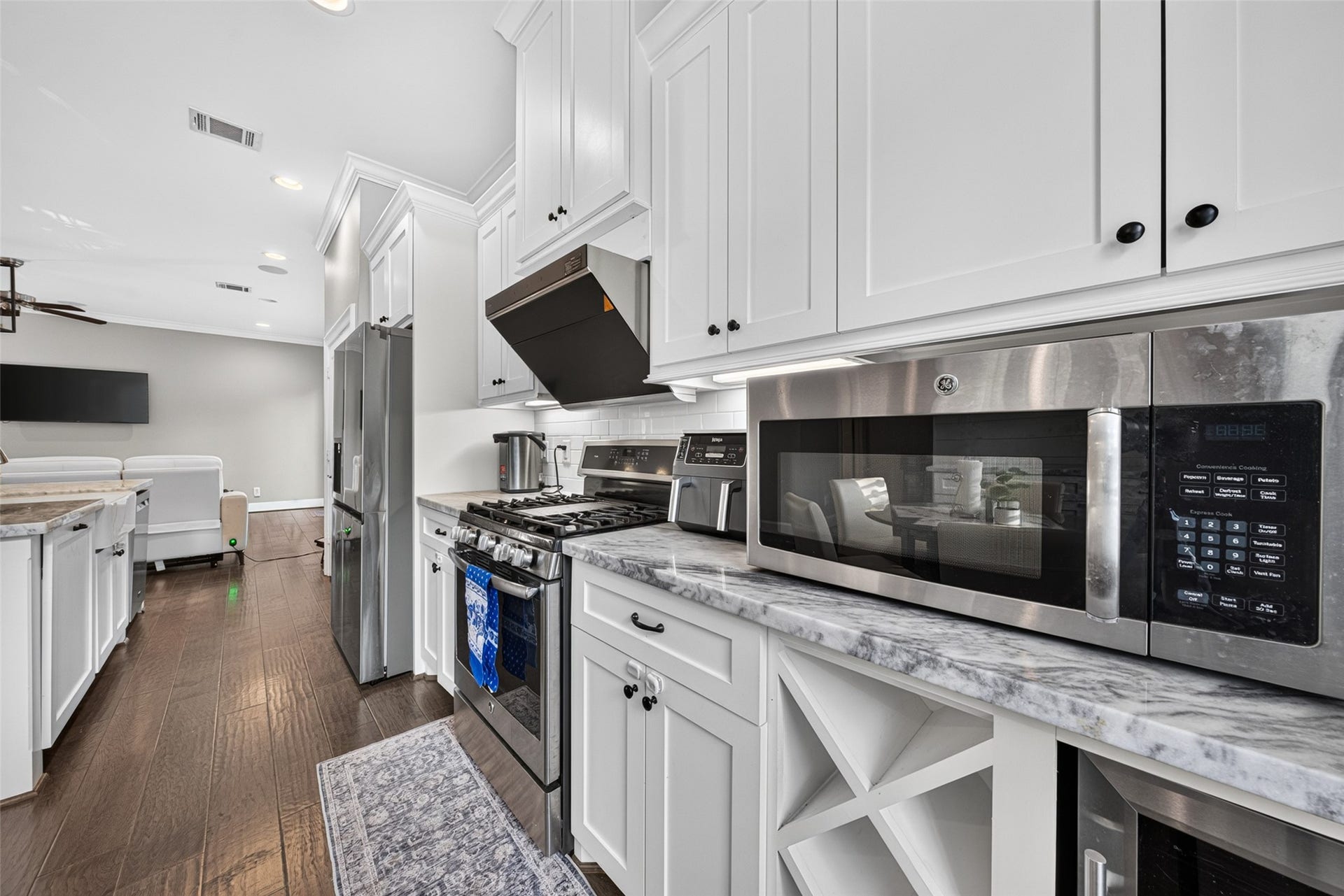 2502 Radcliffe Street, Houston, TX 77007 2502 Radcliffe Street, Houston, TX 77007