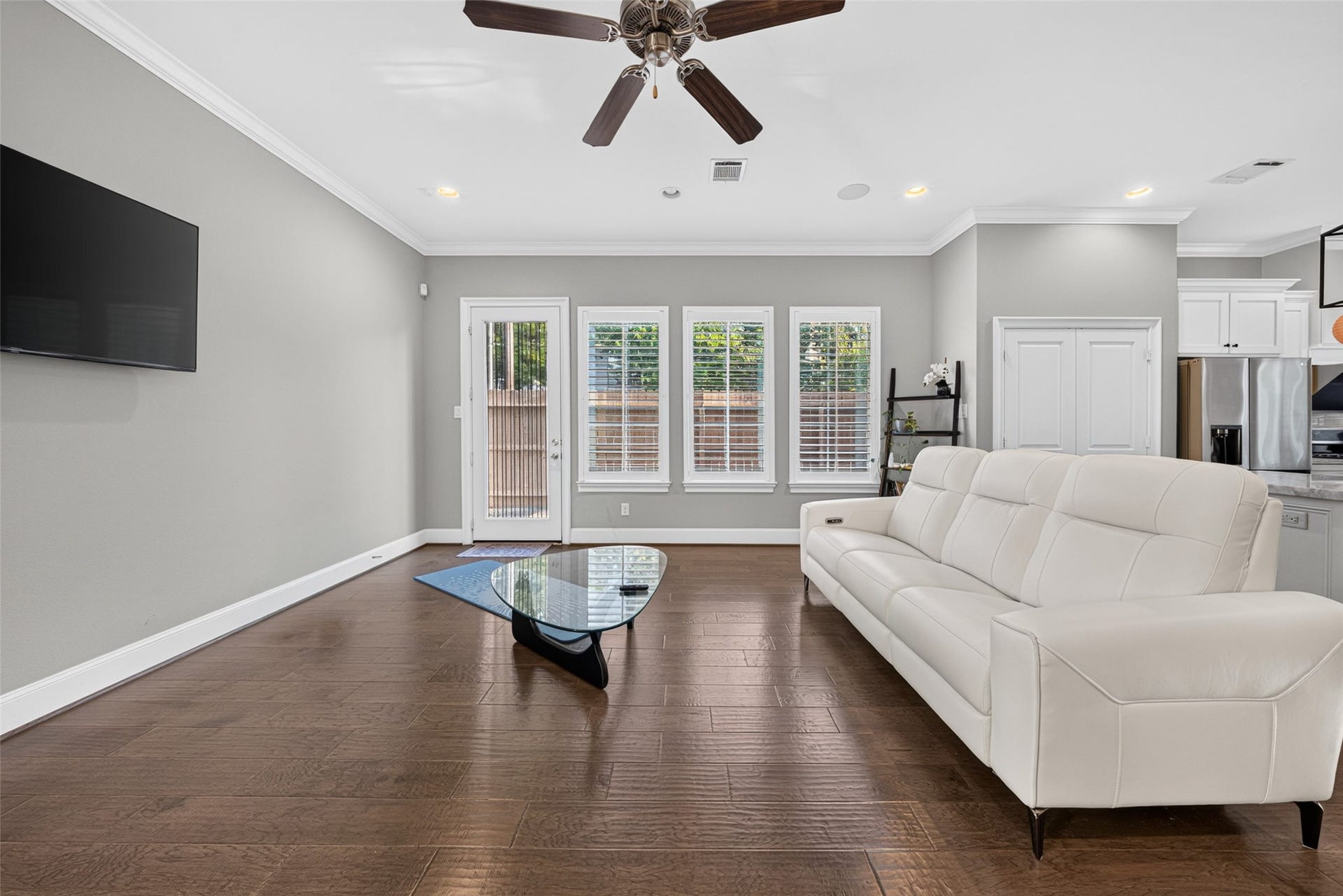 2502 Radcliffe Street, Houston, TX 77007 2502 Radcliffe Street, Houston, TX 77007