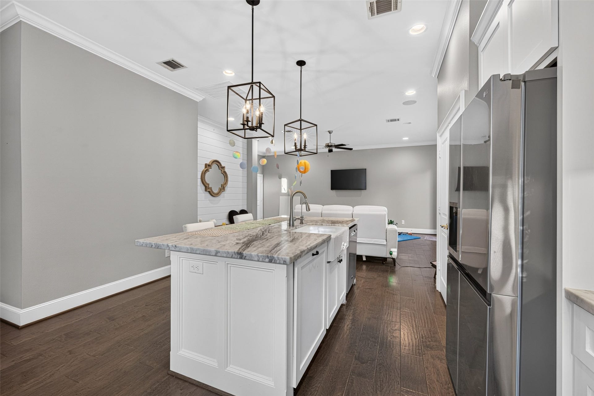 2502 Radcliffe Street, Houston, TX 77007 2502 Radcliffe Street, Houston, TX 77007