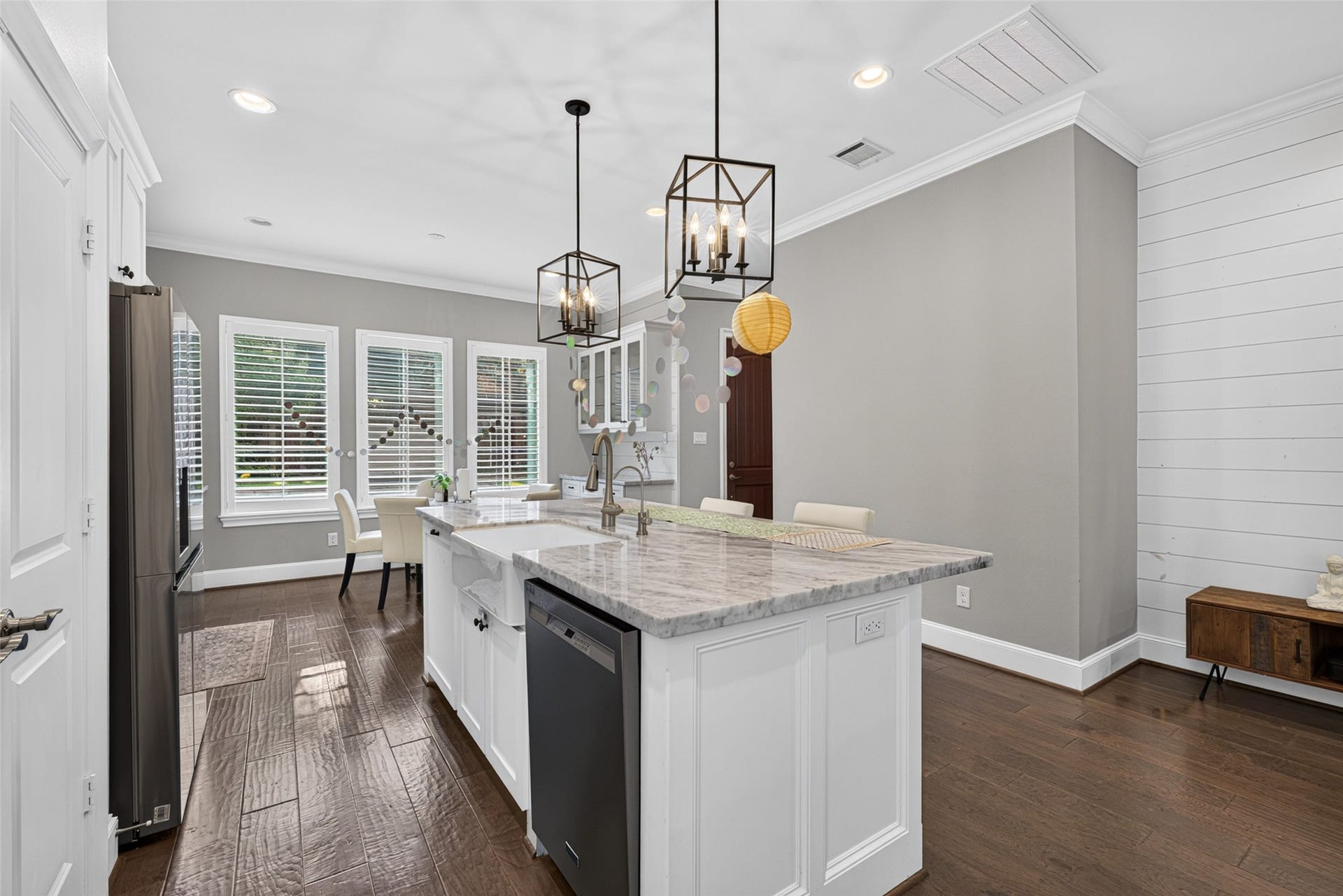 2502 Radcliffe Street, Houston, TX 77007 2502 Radcliffe Street, Houston, TX 77007