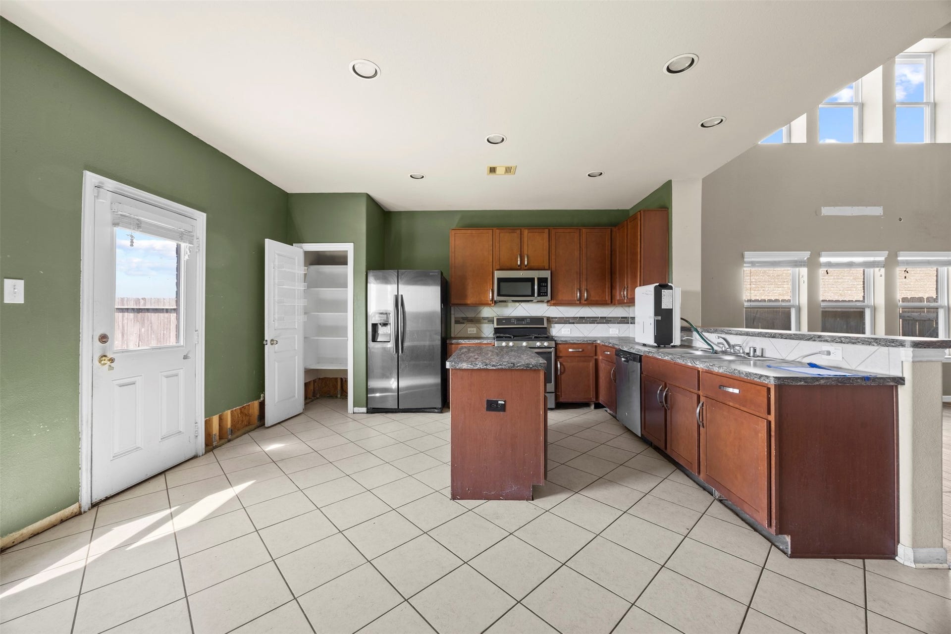 8615 Willet Street, Baytown, TX 77521 8615 Willet Street, Baytown, TX 77521