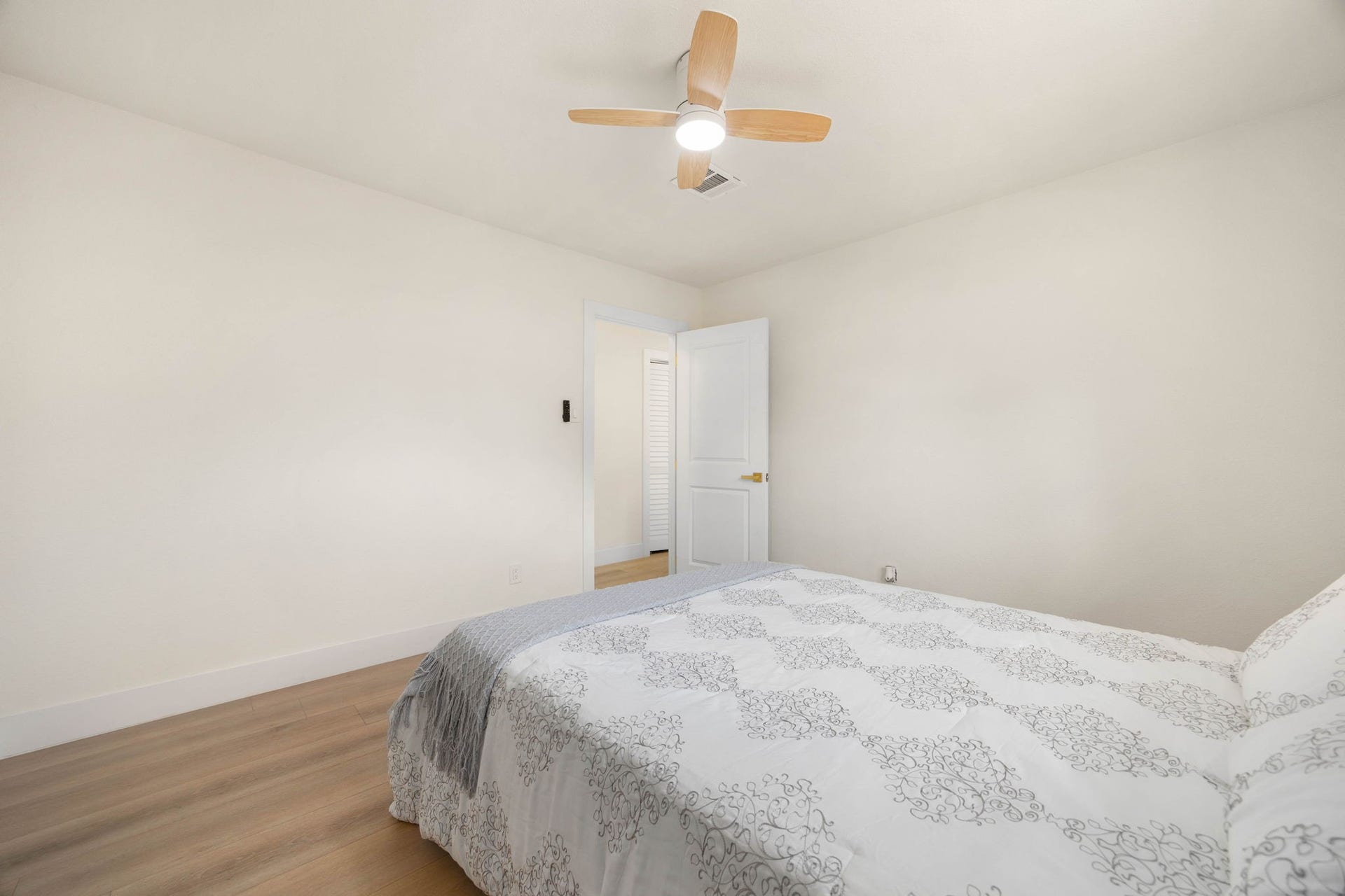 5519 W Bellfort Avenue, Houston, TX 77035 5519 W Bellfort Avenue, Houston, TX 77035