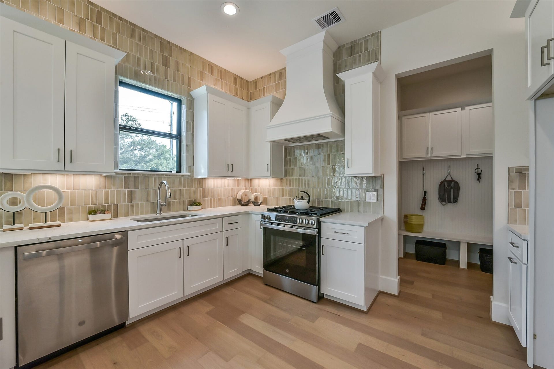 3521 Harvest Dance Drive, Houston, TX 77008 3521 Harvest Dance Drive, Houston, TX 77008