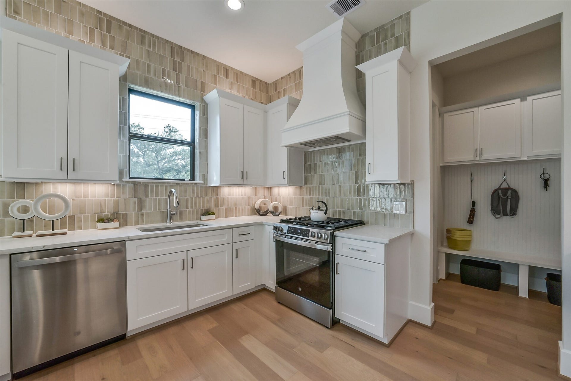 3521 Harvest Dance Drive, Houston, TX 77008 3521 Harvest Dance Drive, Houston, TX 77008
