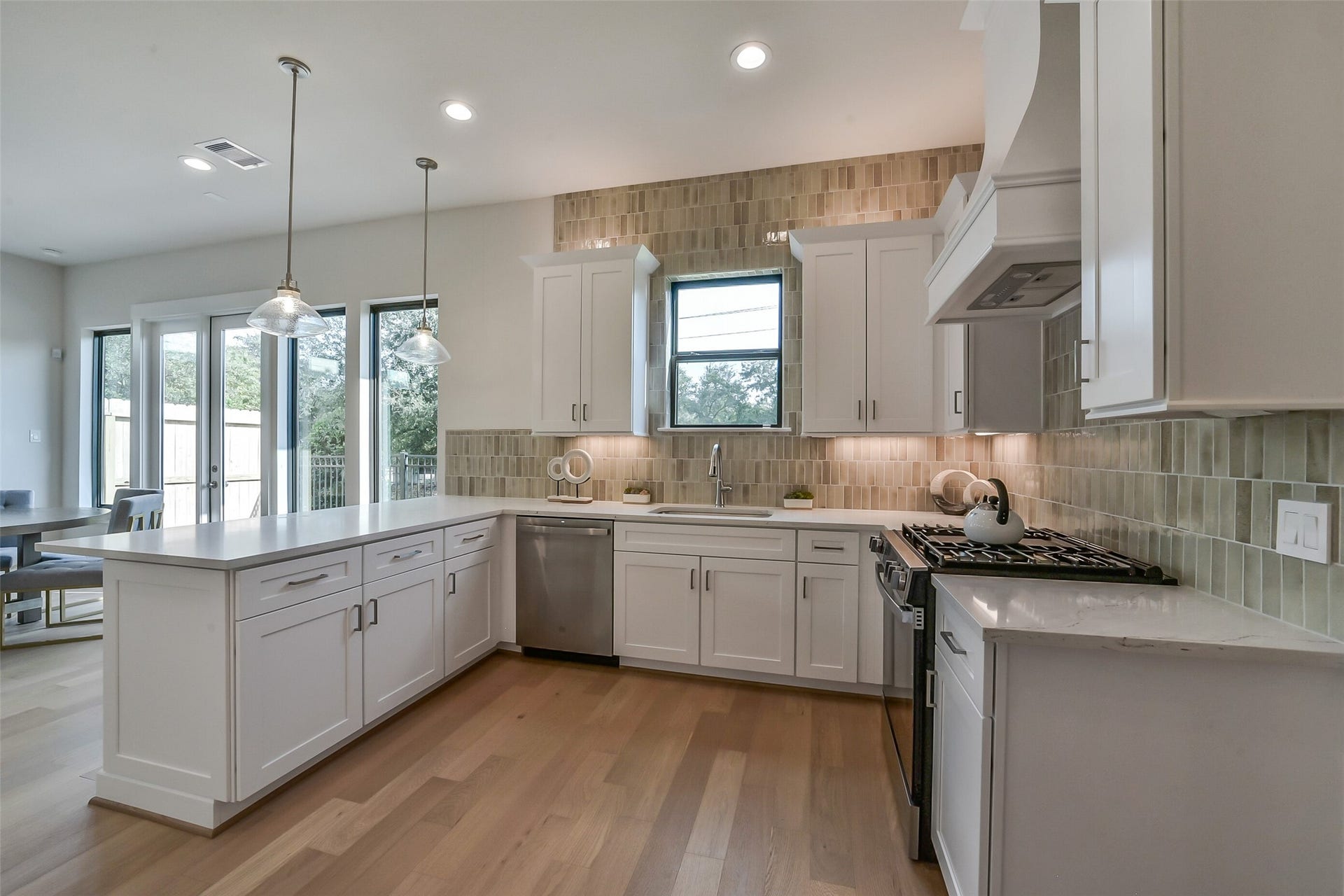 3521 Harvest Dance Drive, Houston, TX 77008 3521 Harvest Dance Drive, Houston, TX 77008