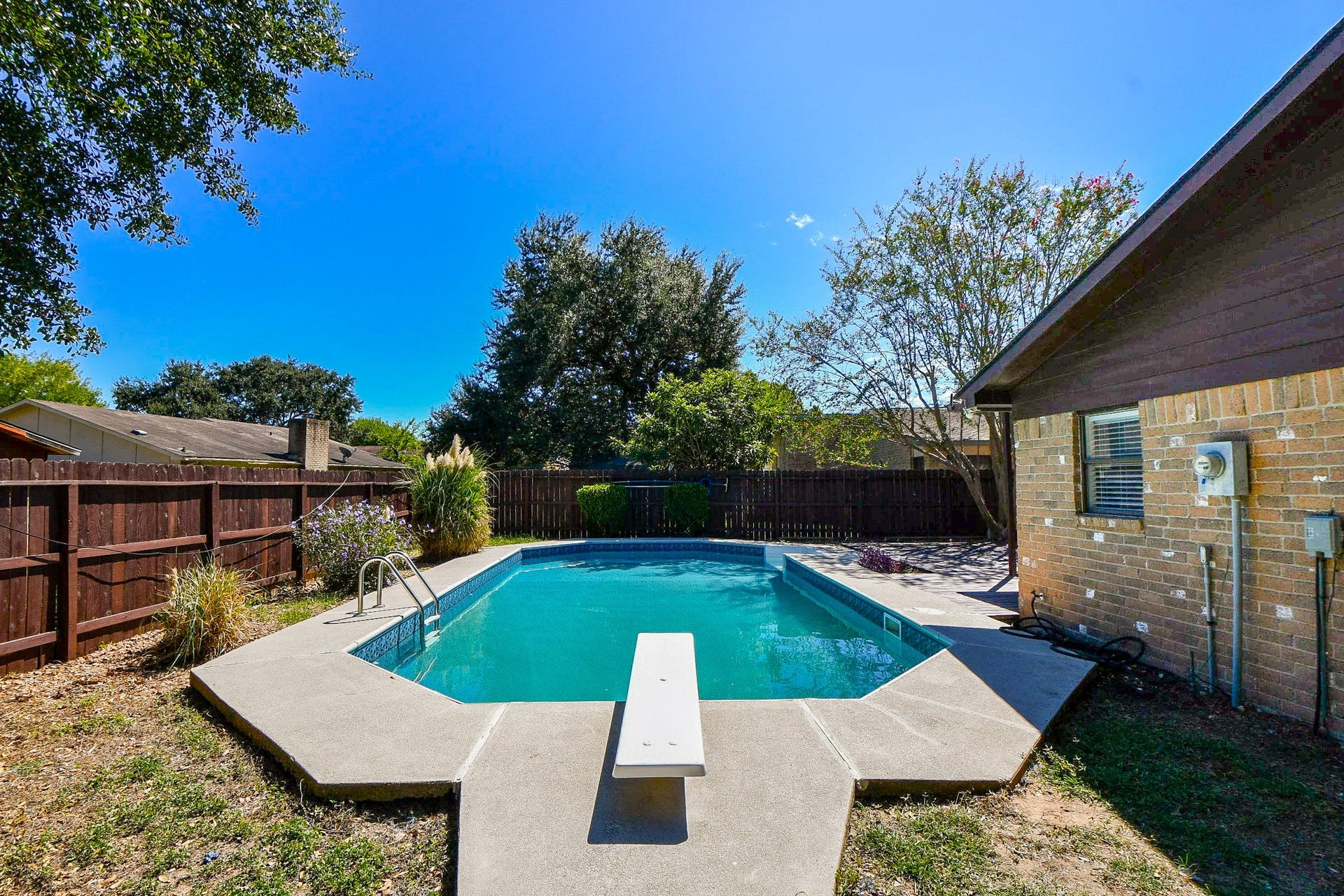 7315 El Cresta Drive, Houston, TX 77083 7315 El Cresta Drive, Houston, TX 77083