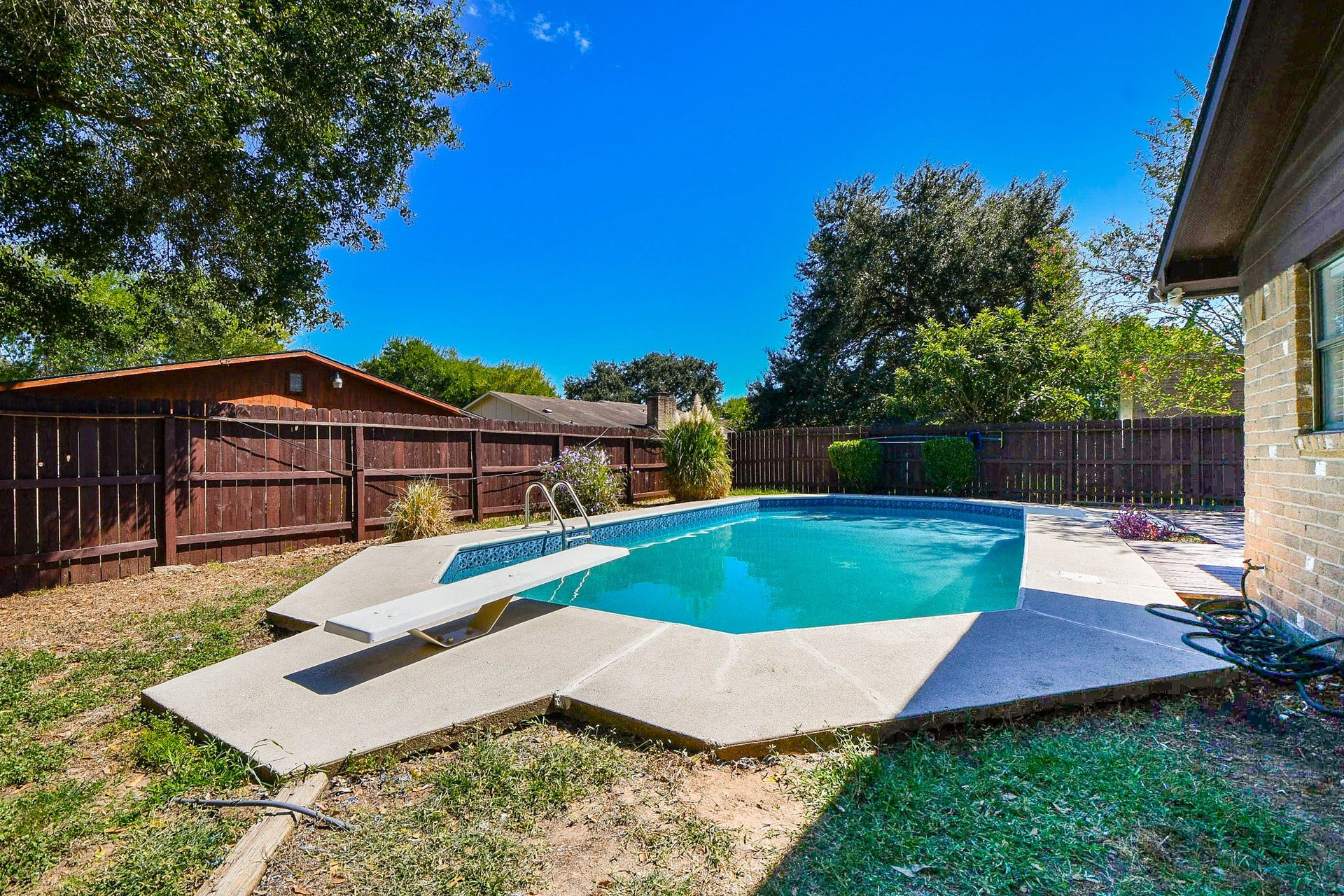 7315 El Cresta Drive, Houston, TX 77083 7315 El Cresta Drive, Houston, TX 77083