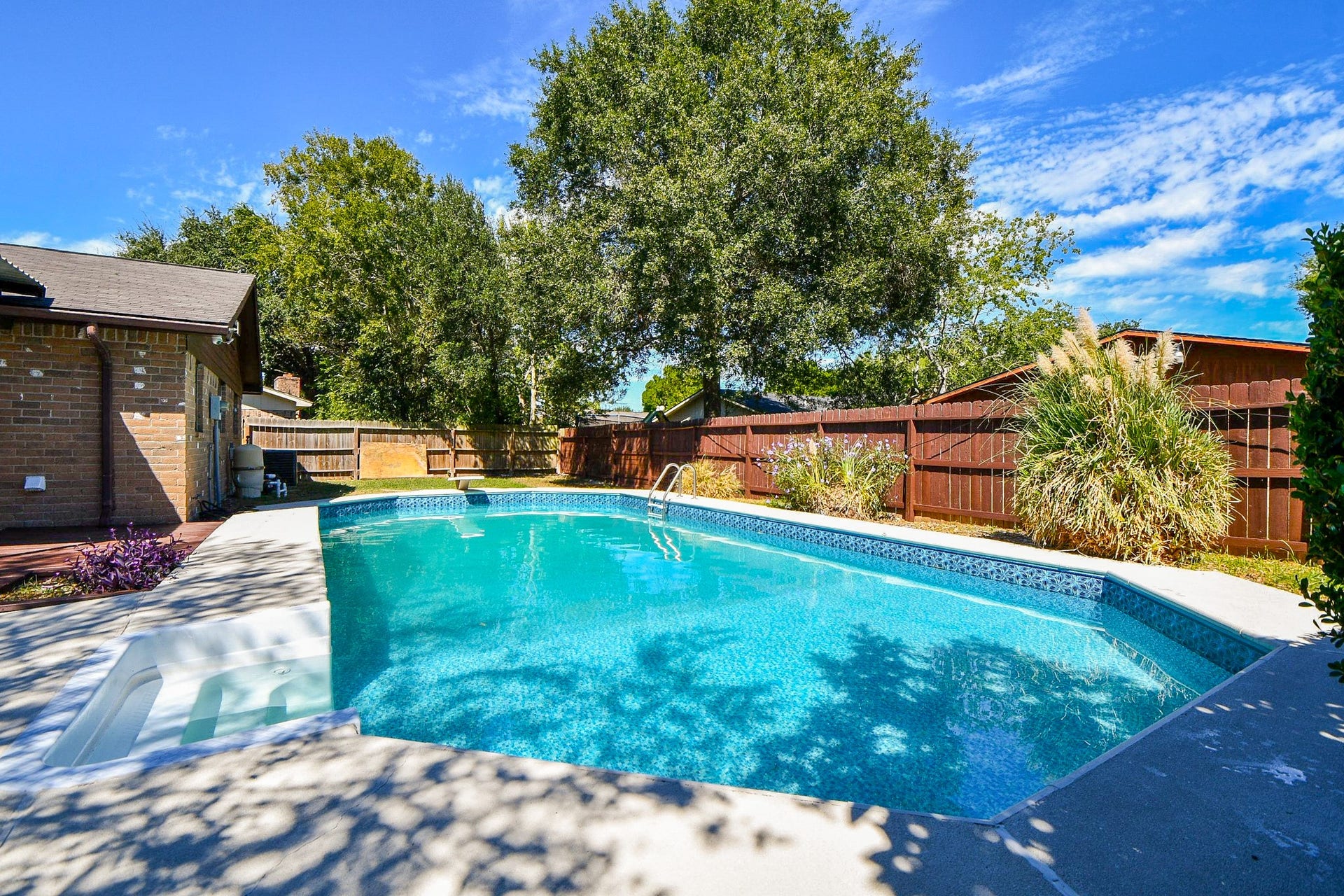 7315 El Cresta Drive, Houston, TX 77083 7315 El Cresta Drive, Houston, TX 77083