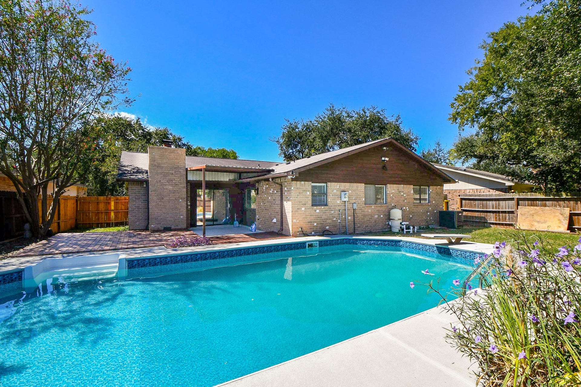 7315 El Cresta Drive, Houston, TX 77083 7315 El Cresta Drive, Houston, TX 77083