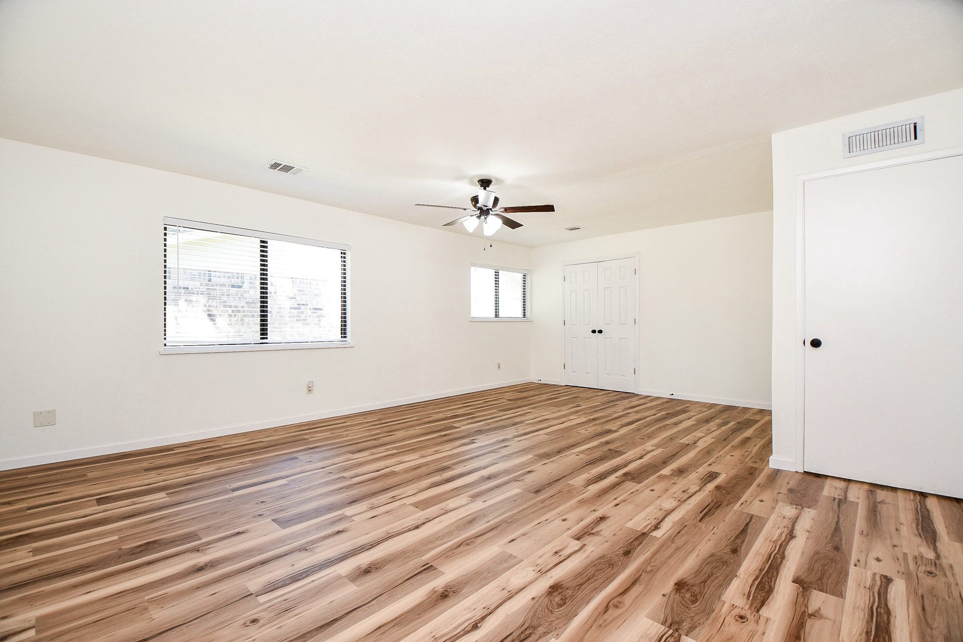 7315 El Cresta Drive, Houston, TX 77083 7315 El Cresta Drive, Houston, TX 77083