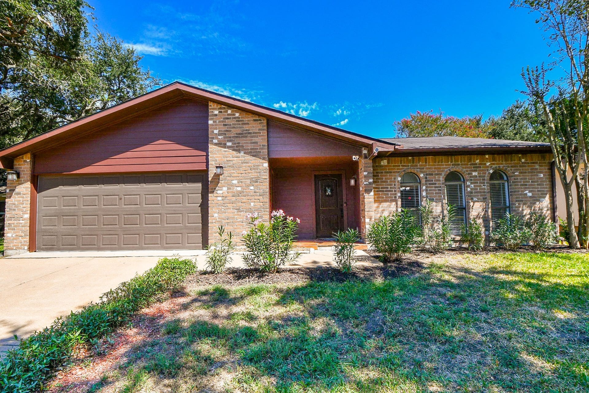7315 El Cresta Drive, Houston, TX 77083 7315 El Cresta Drive, Houston, TX 77083