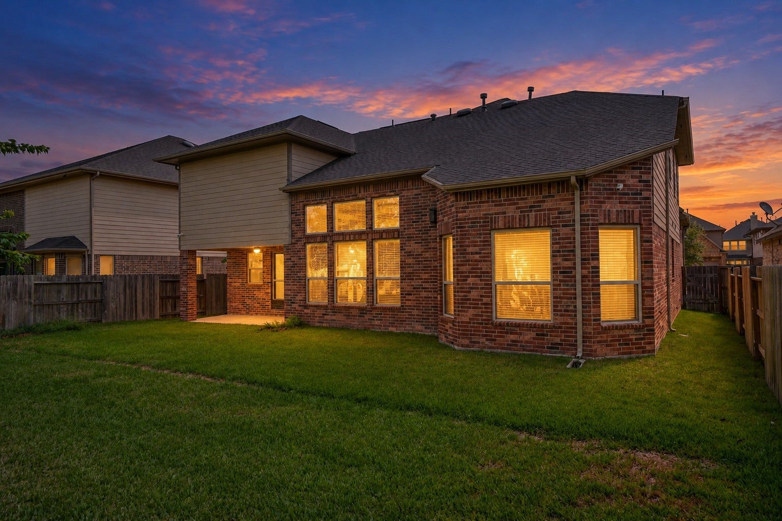 3434 Norwich Gardens Lane, Fulshear, TX 77441 Don't miss this spacious home loaded with upgrades!! Call today for a tour!!