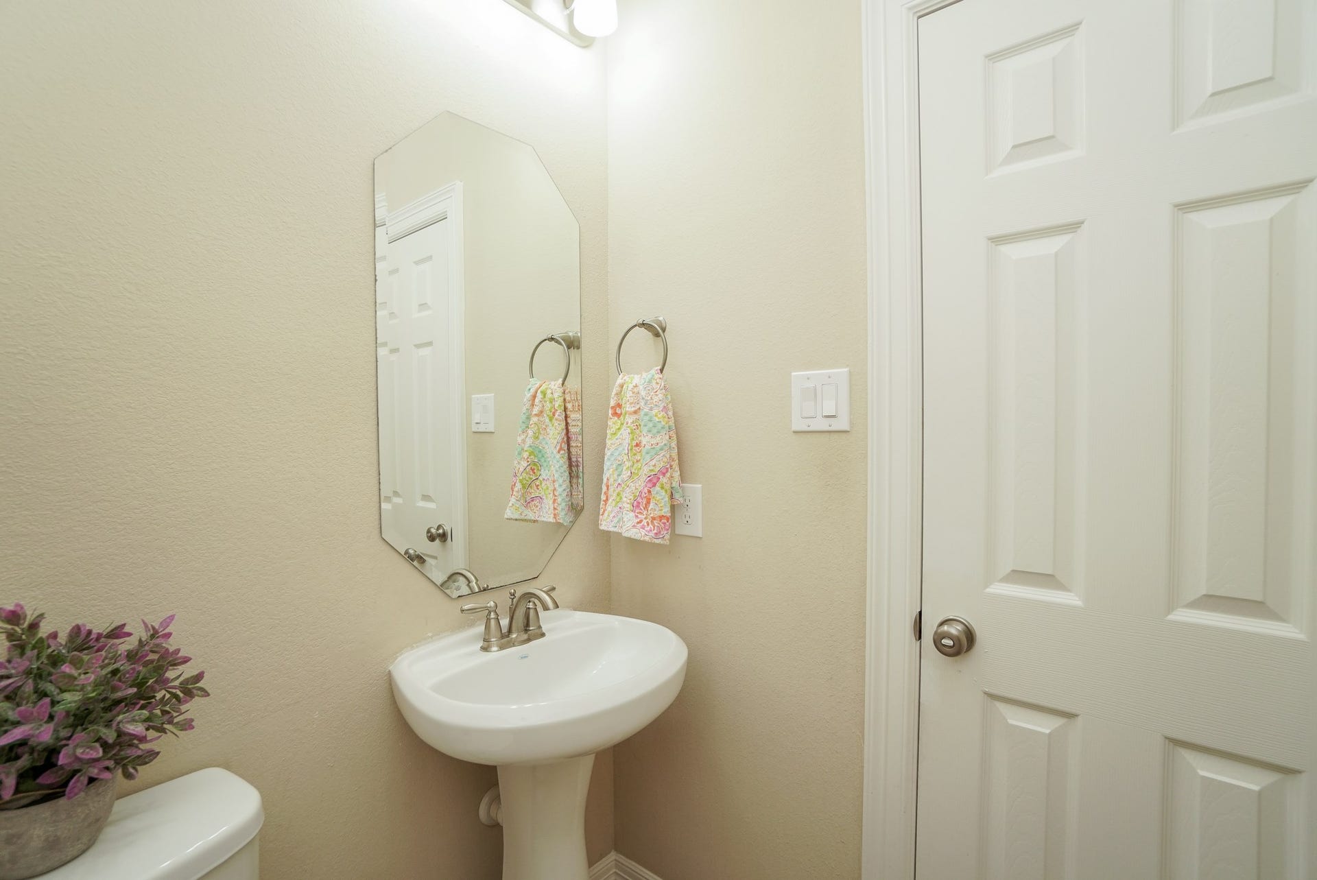 3434 Norwich Gardens Lane, Fulshear, TX 77441 This half bath is located by the front door.