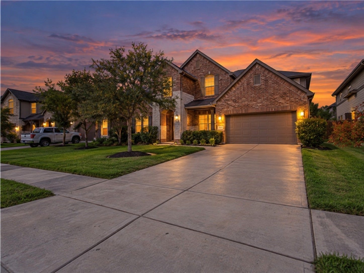 3434 Norwich Gardens Lane, Fulshear, TX 77441 Don't miss your opportunity to lease this 3519 Sq/ft home that has easy access to FM 1463, restaurants and shopping!!