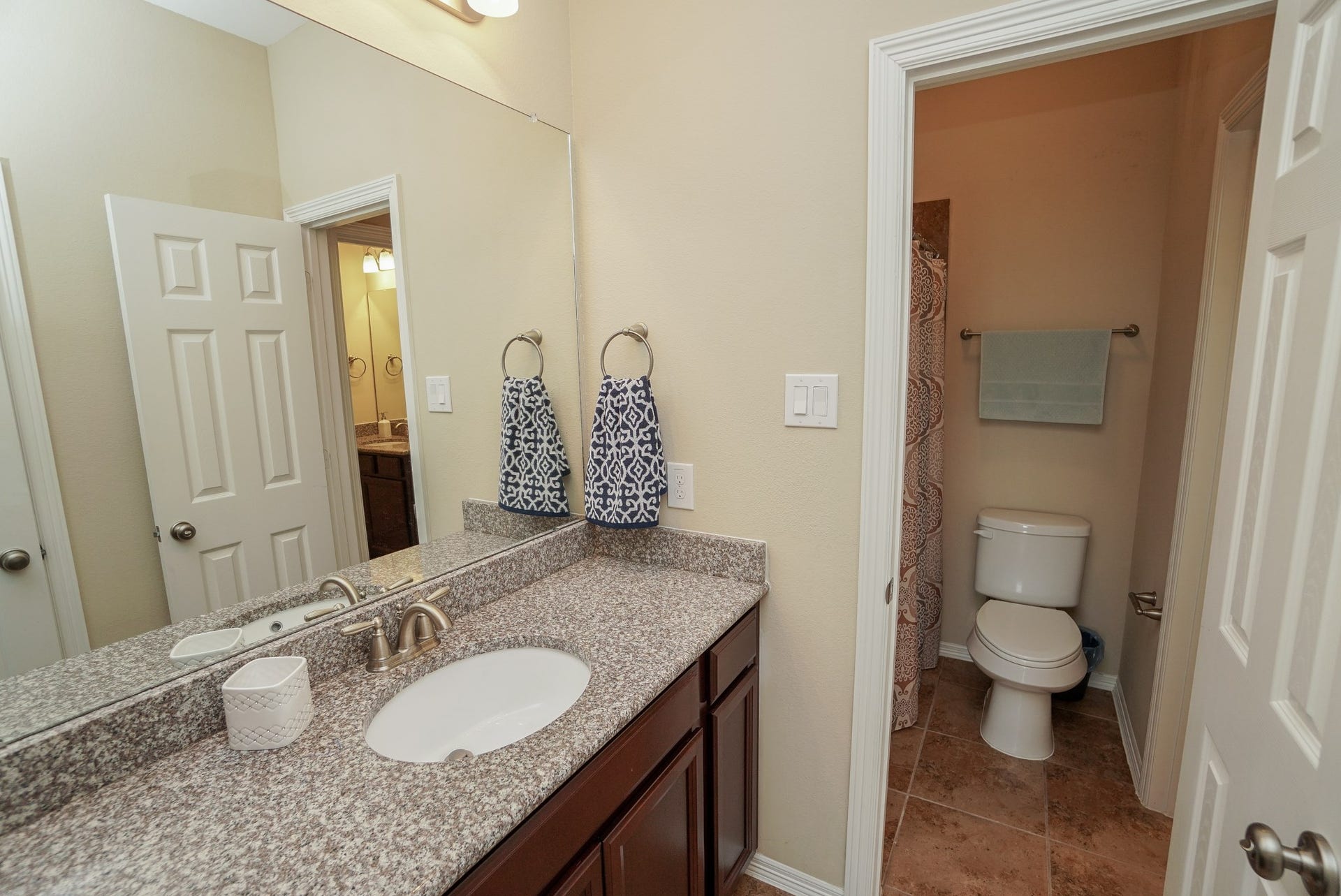 3434 Norwich Gardens Lane, Fulshear, TX 77441 The Jack & Jill Bathroom connect the Guest Bedrooms upstairs.