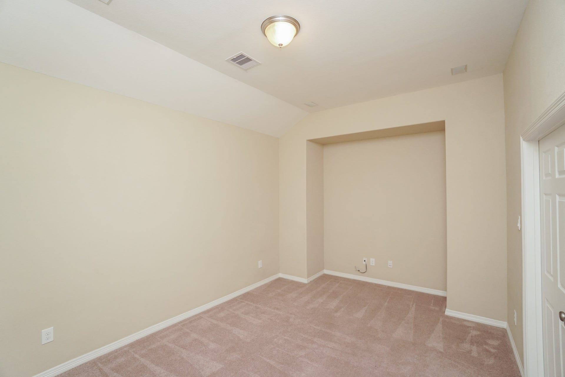 3434 Norwich Gardens Lane, Fulshear, TX 77441 Enjoy your own Home Theatre!! Gather your guests and enjoy a night watching movies!!