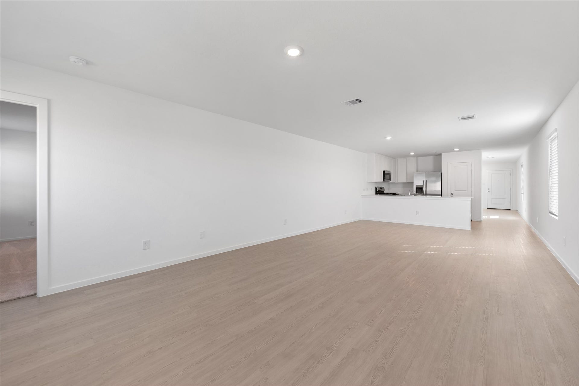 9203 Burch Eagle Court, Baytown, TX 77521 Open concept living area