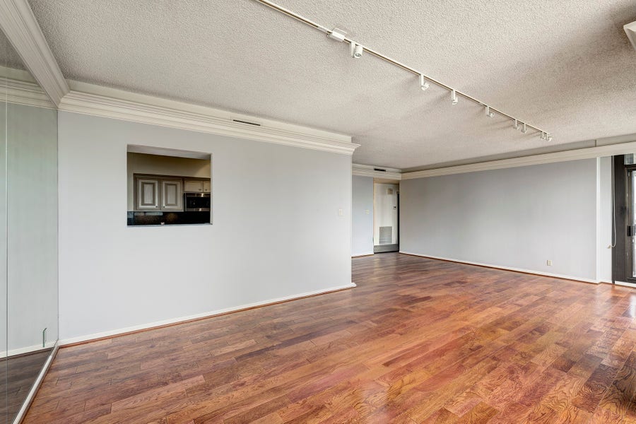 Property photo for 15 Greenway Plaza, #14D, Houston, TX