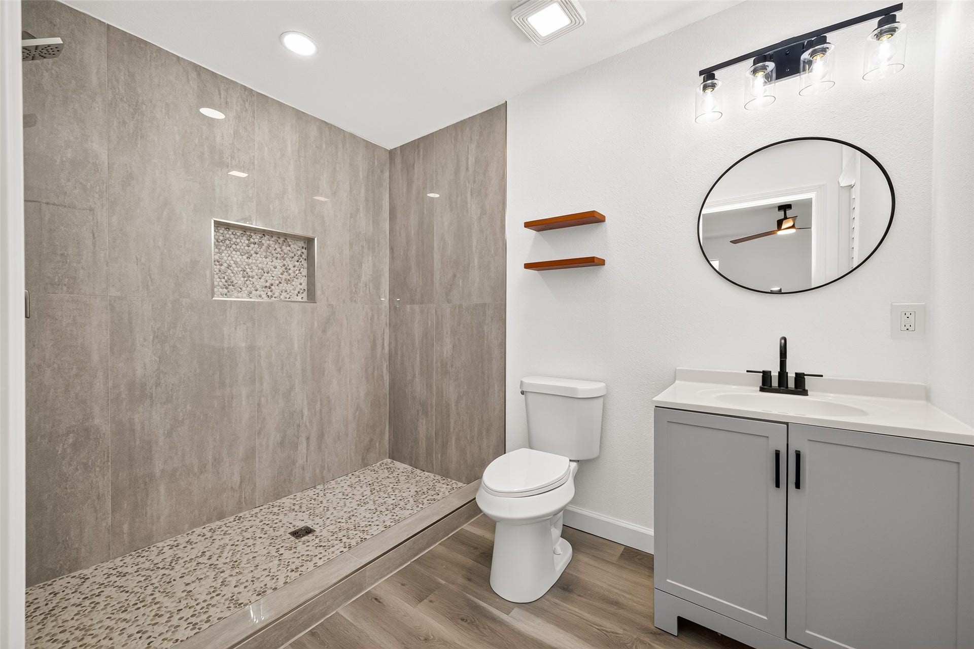 3107 Sunnydale Drive, Houston, TX 77051 3107 Sunnydale Drive, Houston, TX 77051