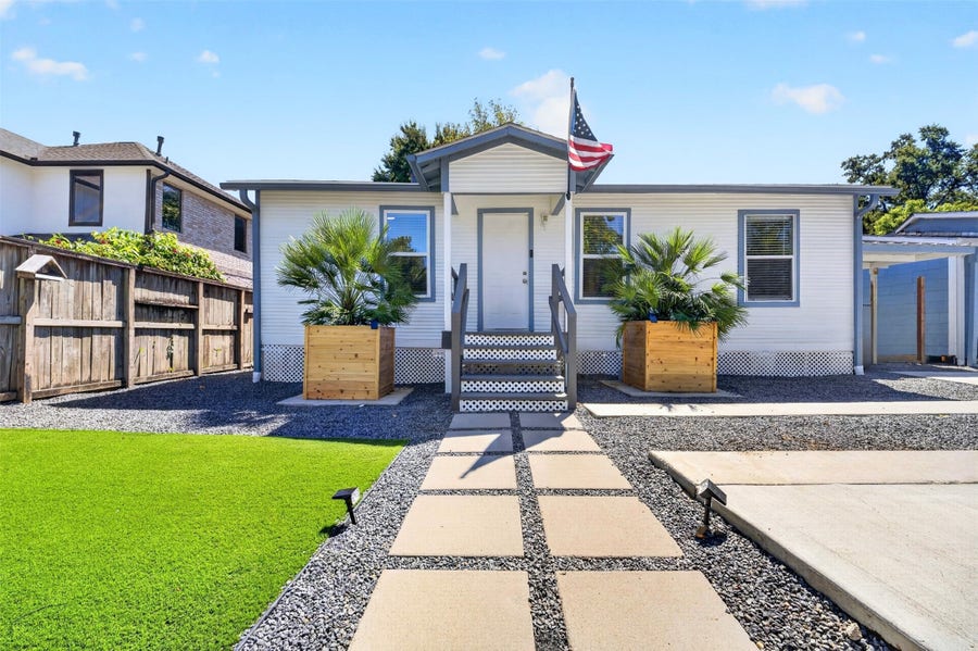 Property photo for 908 1/2 JEWETT Street, Houston, TX