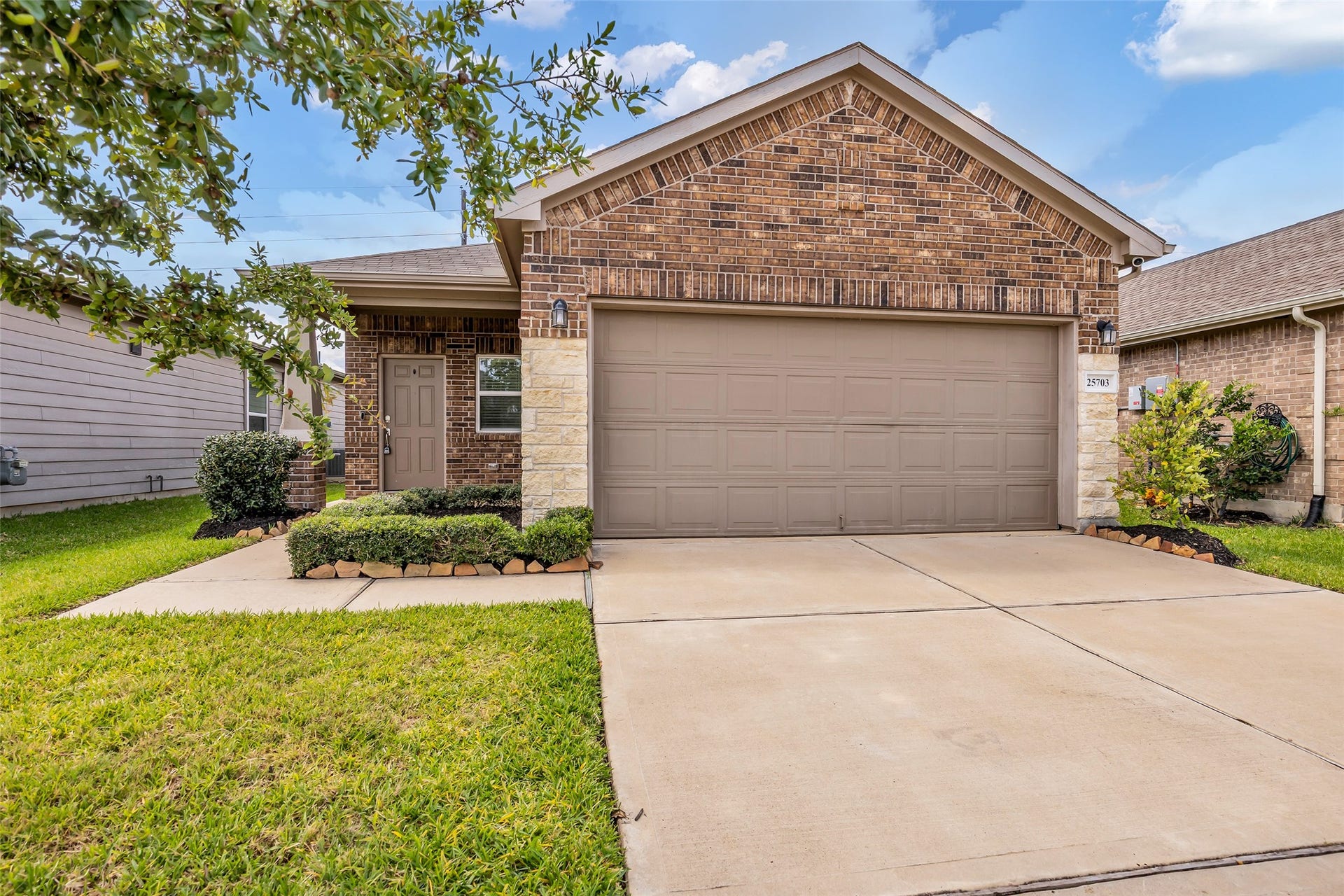 25703 Bottlebrush Sedge Street, Katy, TX 77493 25703 Bottlebrush Sedge Street, Katy, TX 77493