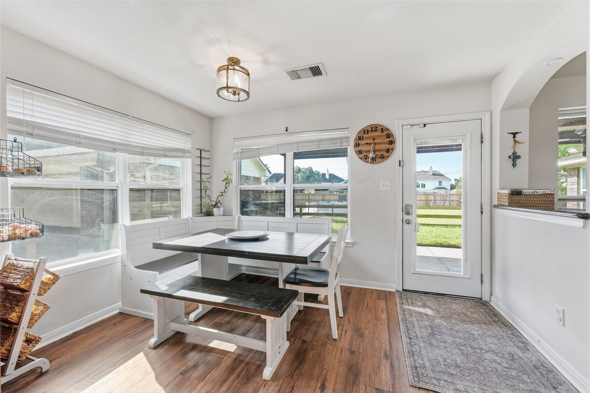 10711 Indian Trails Drive, Tomball, TX 77375 Enjoy everyday meals in the breakfast and dining nook overlooking the beautiful backyard.