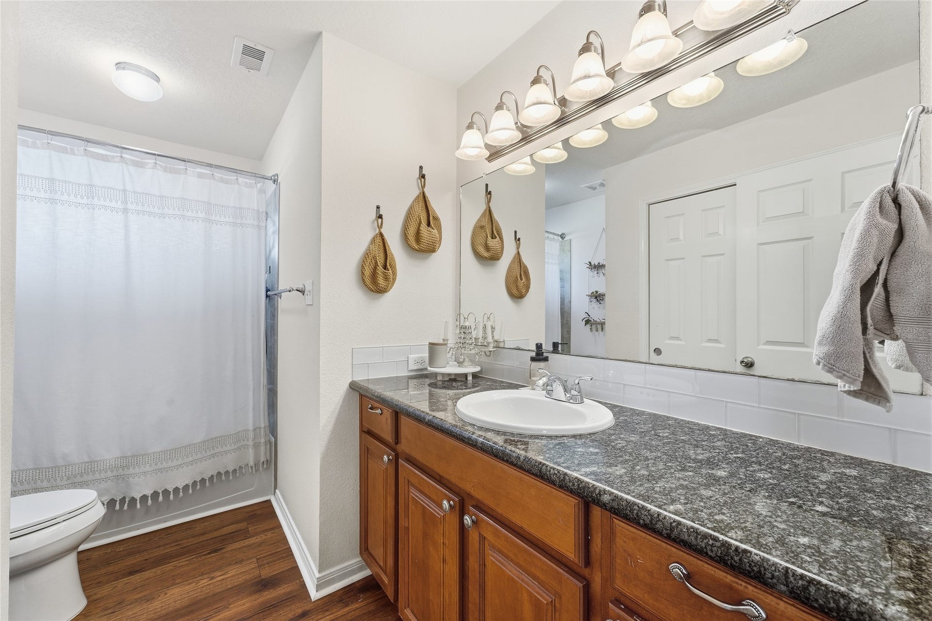 10711 Indian Trails Drive, Tomball, TX 77375 Updated secondary bath.