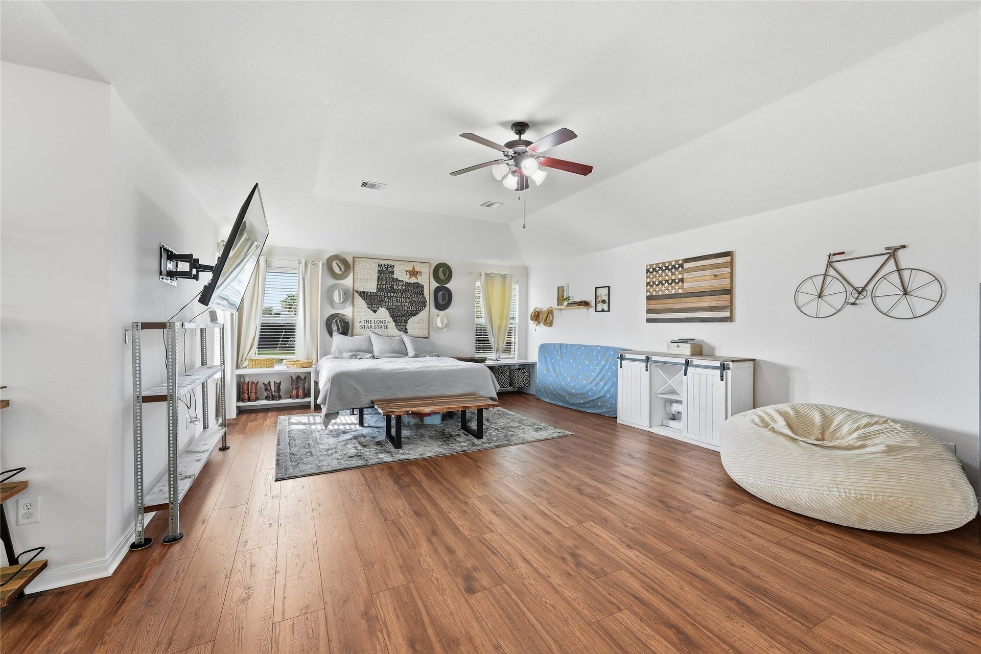10711 Indian Trails Drive, Tomball, TX 77375 The spacious 22x21 primary bedroom features vaulted ceilings and room for a home office, cozy reading nook or workout area.