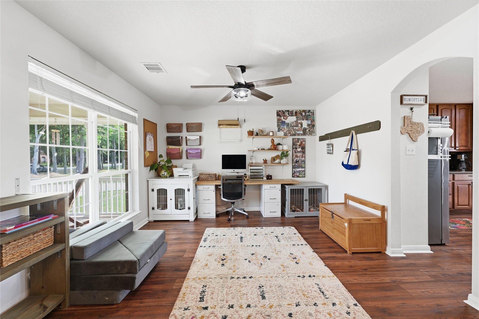10711 Indian Trails Drive, Tomball, TX 77375 A versatile front room gives you optionscreate a home office, formal dining room, study or flex space that fits your lifestyle.