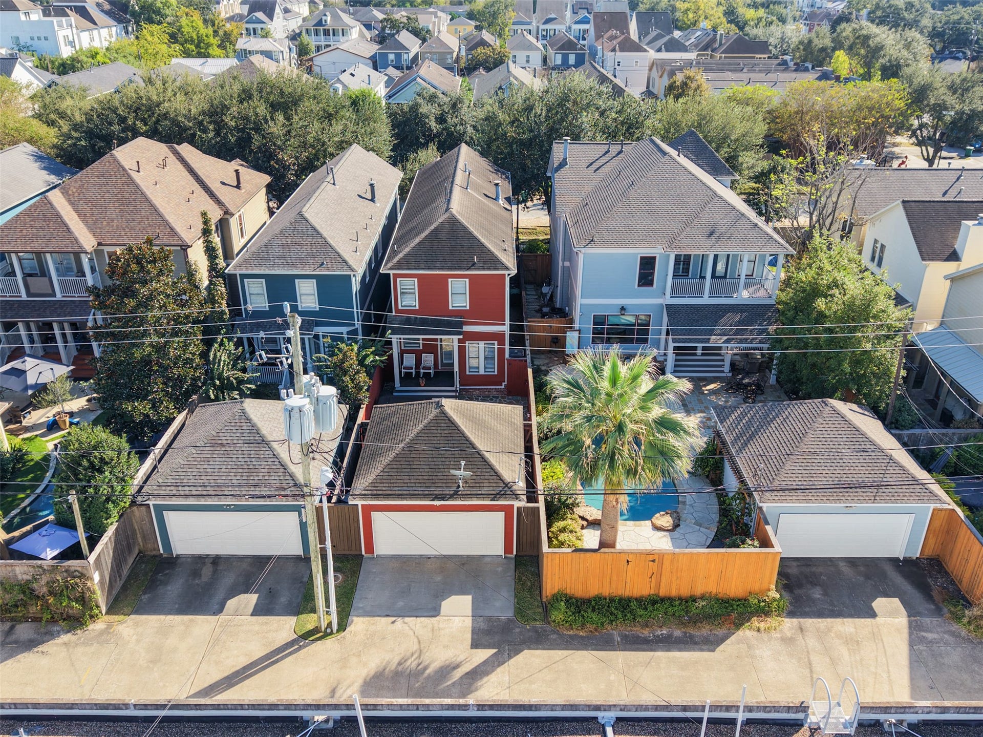 455 W 18th Street, Houston, TX 77008 Enjoy convenient access to beloved Heights restaurants, shopping, and local attractions
