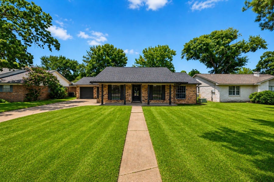 Property photo for 3700 Kingsway Drive, Baytown, TX