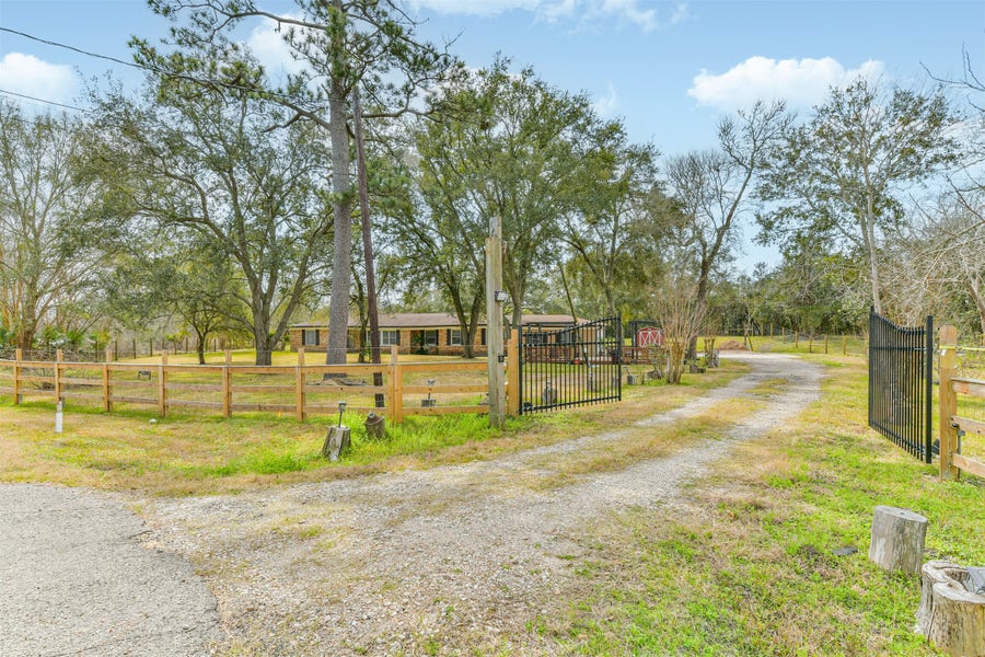 Property photo for 9101 Lazy Lane, Hitchcock, TX